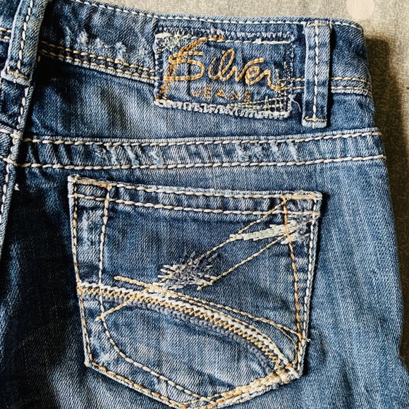 Silver Toni 3/4 Jean Shorts - Picture 3 of 9